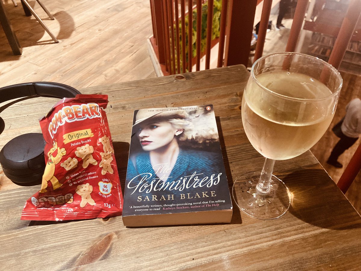 booksandwine76's tweet photo. Three women, lives entwined. Frankie, war correspondent, reporting from the Blitz bomb shelters. And in Massachusetts, Emma awaiting news, and Iris the postmistress. Is no news good news? Skilled storytelling about voices heard and unheard #SarahBlake #ThePostmistress https://t.co/L8PSsqbAod
