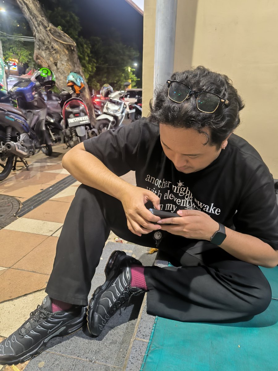 Je to see tweet media