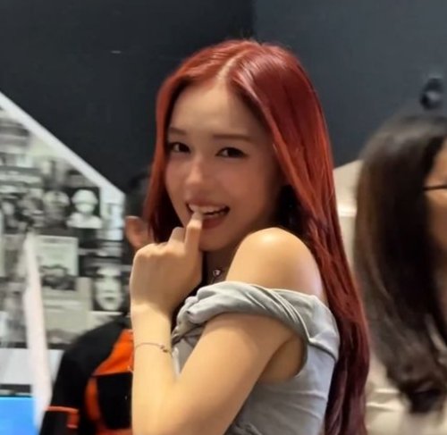 อลีนา tweet media