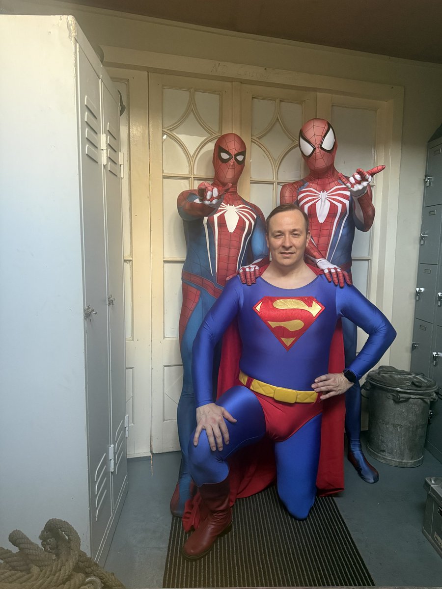 Superfavoberlin's tweet image. 3 Helden, 3 Universen, 1 Moment. Egal woher wir kommen, gemeinsam sind wir stärker!

#cosplay #marveldc #heroes #spiderman #superman