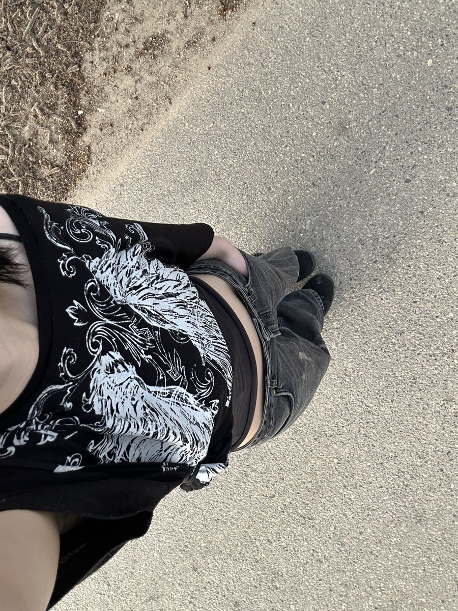 p4togen's tweet photo. my first time in more feminine fit since like 2019 LMAOOO WHY AM I LOWKEY SERVING CUNT https://t.co/Ine7ApA6FA