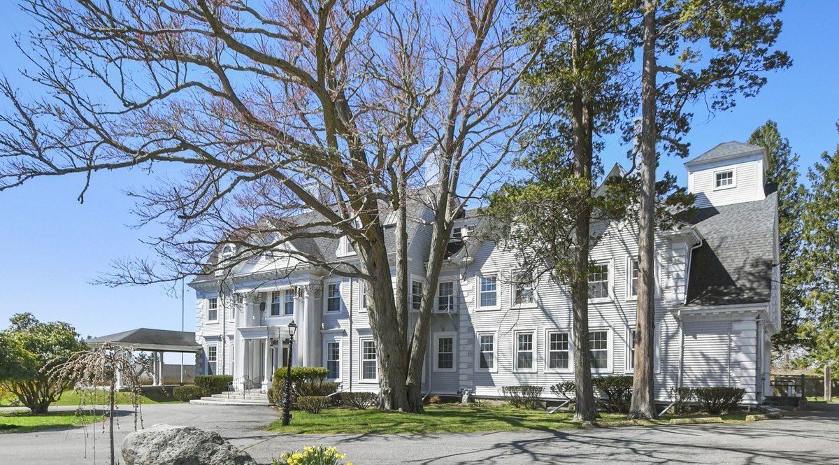 Zillow Gone Wild 🏡 tweet media