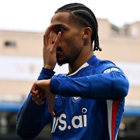 goalsside's tweet photo. 🚨🚨| BREAKING: Barcelona are showing interest in signing João Pedro from Chelsea this summer.

{@fichajesnet} https://t.co/jJTbpKP0WF