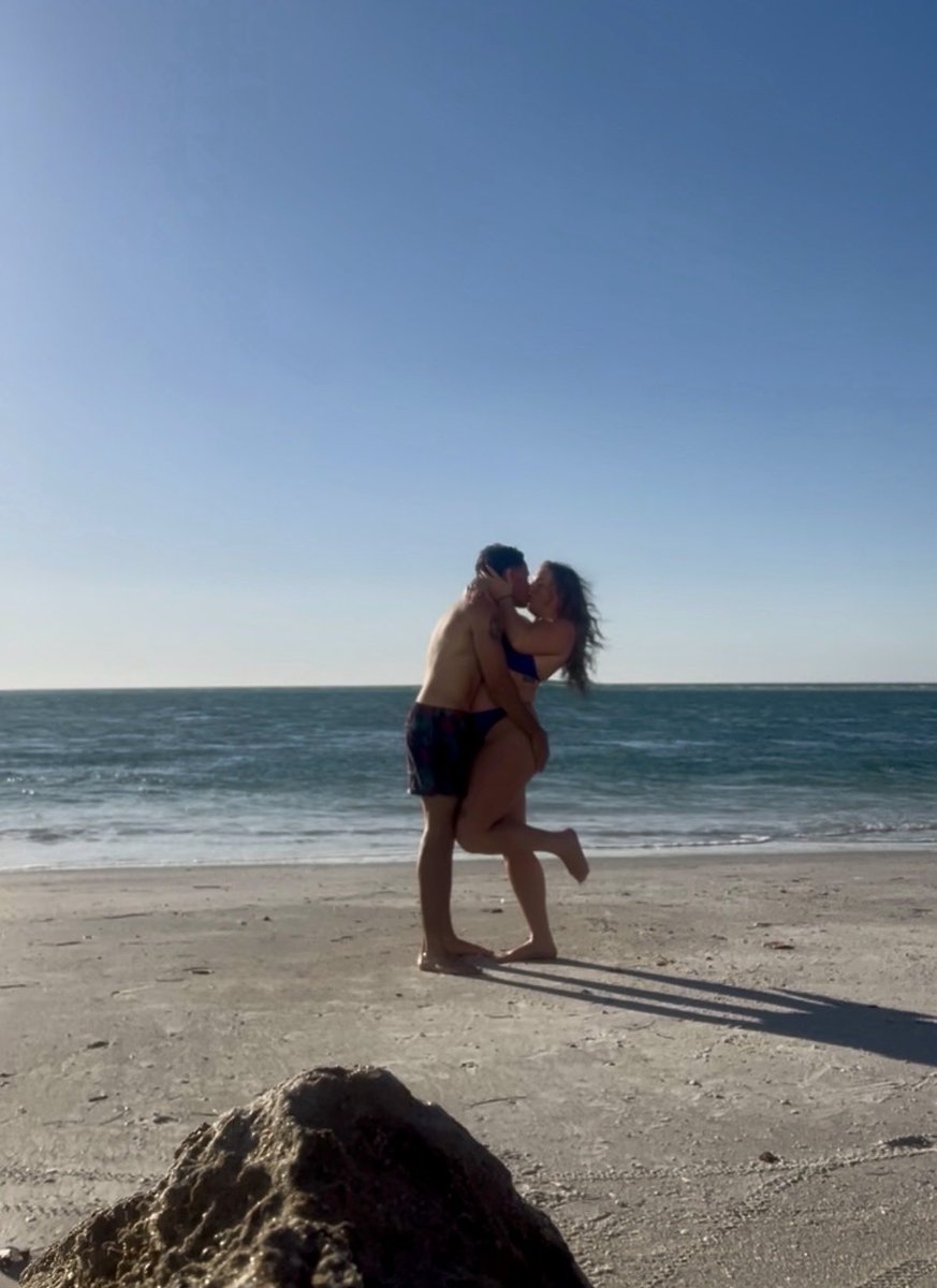 simpmastaflexx's tweet photo. so in love with u 💗🌺🩵🥥🧚🏼‍♀️🫧 https://t.co/z1VDfsIPaO