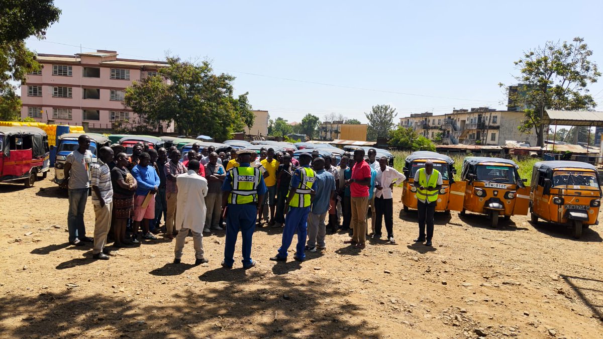 TukNetwork's tweet photo. Tuk Tuk NTSA inspection,Kisumu County.Thank you NTSA KENYA and National Police Service for the guidance and service delivery to the ground.@ntsa_kenya @NPSOfficial_KE @kenya_chamber @KRACare https://t.co/7ytvorYhys