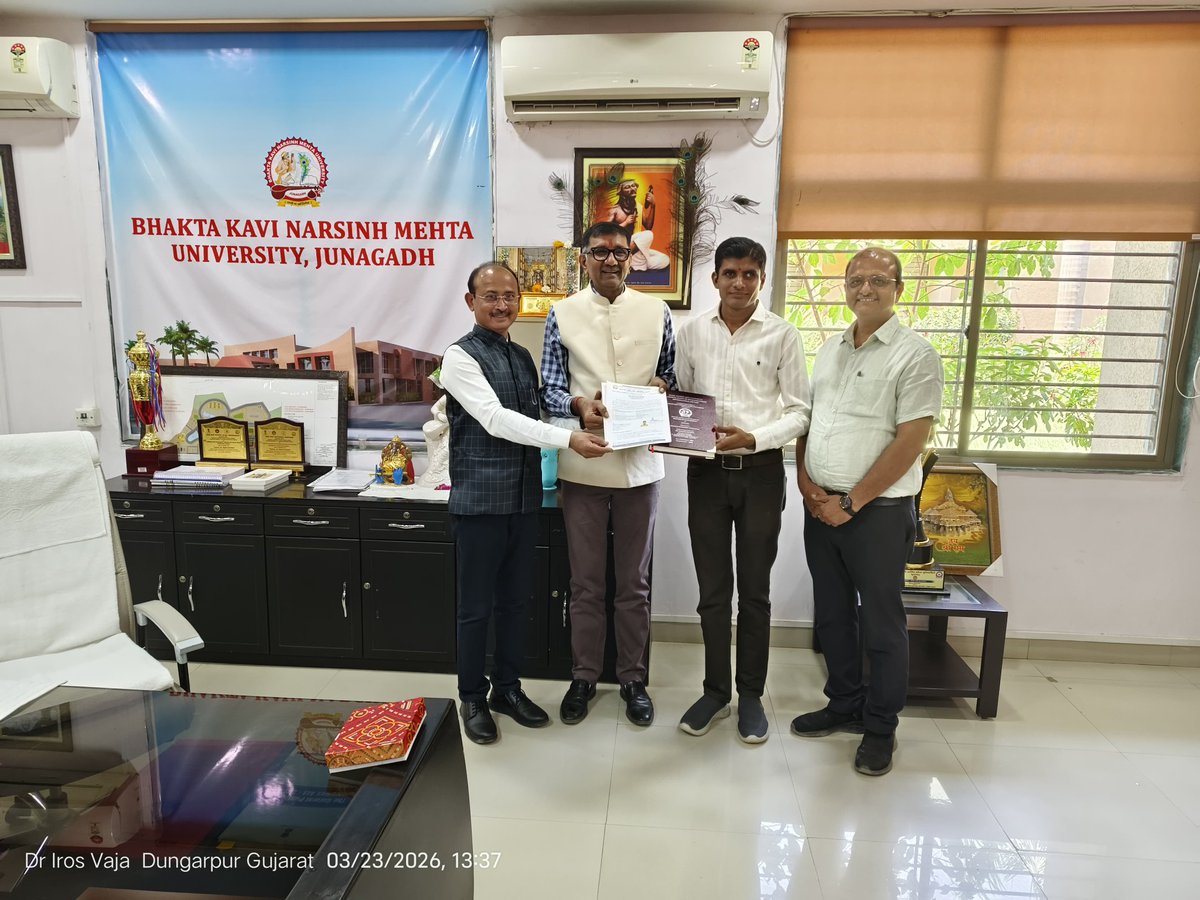 आज दिनांक २३ फरवरी २०२६ सोमवार के दिन डॉ. नरेश सोलंकीके मार्गदर्शनमे  भरत नंदनिया ने अंग्रेजी विषय पीएच.डी. का अभ्यास पूर्ण किया।कुलगुरू प्रो. (डॉ.)प्रतापसिंह चौहाणने  भरत नंदनिया को मौखिक के बाद उसी वख्त नोटिफिकेशन प्रदान किया गया