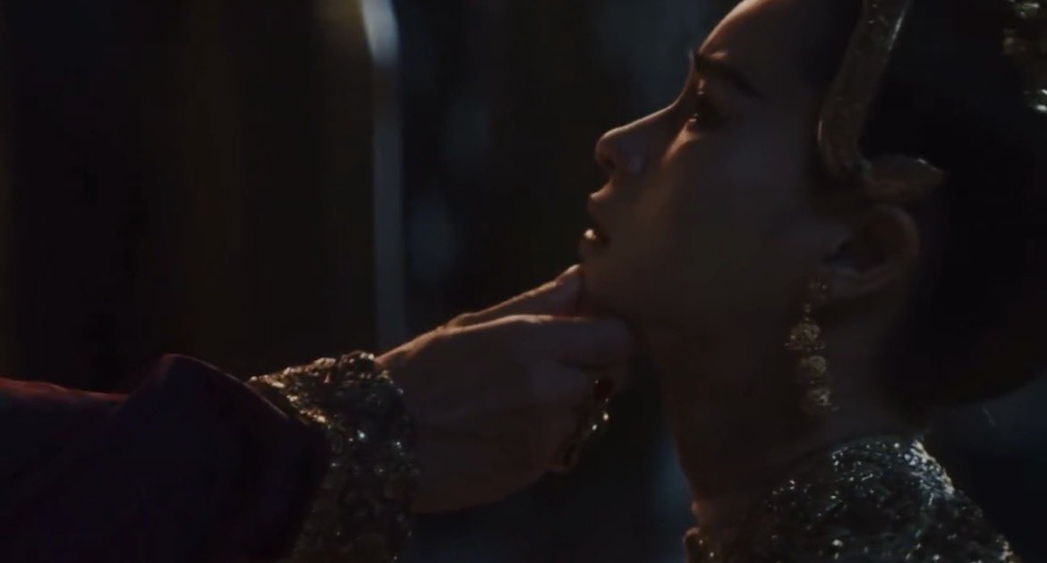 นอกจากชอบความฉลาดของพระสุพรรณ ยังชอบที่ #หงสาวดี ไม่มีการเล่นสายสัมพันธ์โรแมนติกกับบุเรงนองไม่ทำทรงแด๊ดดี้สิบทิศผู้ยิ่งใหญ่แพ้ใจหญิงไทยเป็นหมาโบ้
ชัดเจนว่าเป็นการแต่งงานการเมืองเท่านั้น 
เพราะในความเป็นจริง นี่คือเด็ก18ที่ถูกส่งมาบำเรอลุงแก่วัย53 มันไม่ควรมีอะไรฟินจ้า เพี้ยนเกิน