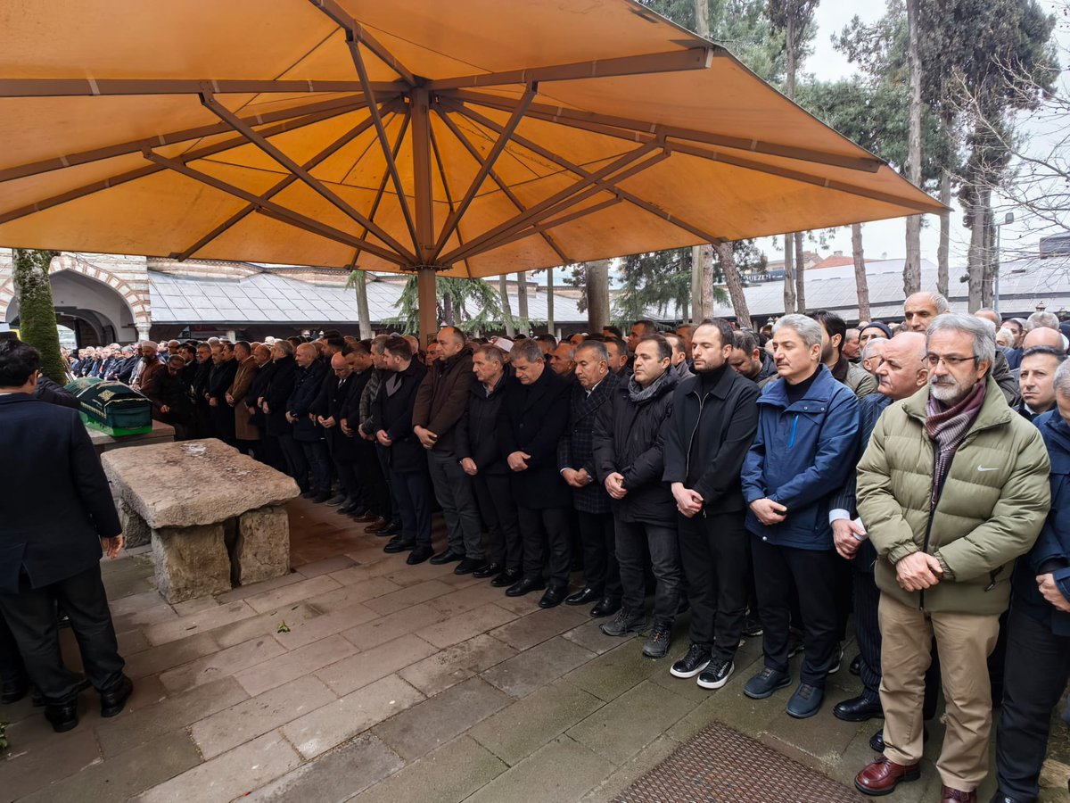 adnankosker's tweet photo. Gebze’miz için birbirinden güzel eserlere birlikte imza attığımız meclis üyemiz, kıymetli kardeşimiz yol ve dava arkadaşımız Tuğba Şensoy’u fani alemden, baki aleme uğurladık. Rabbim gani gani rahmet eylesin mekanı cennet olsun inşallah… Teşkilatımızın başı sağ olsun… https://t.co/AUGOdK1lc3