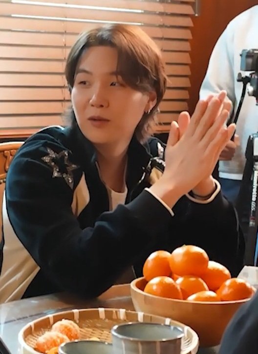 BTS__AGUSTD_'s tweet photo. 🍊

───  #SUGA https://t.co/zJFVjEcori