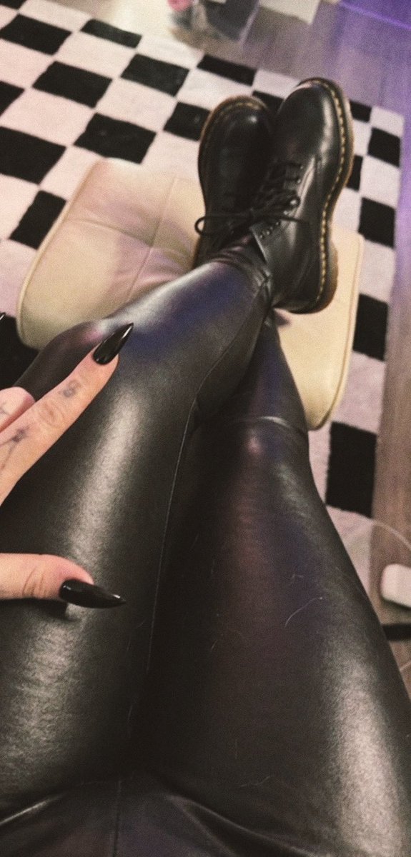 FindomMonsterSophie955 tweet media