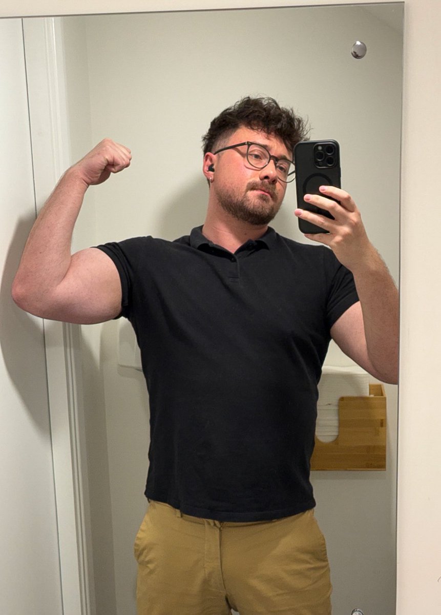 Muscle Bear in Training tweet media