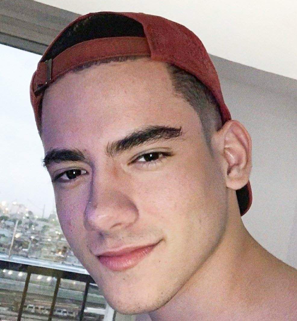 Stats Globe tweet media