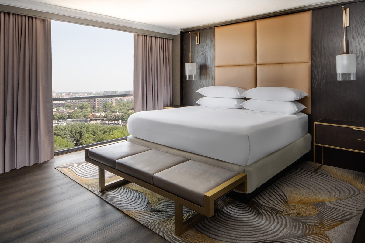 MarriottQuorum's tweet photo. Easter plans, but make it extra. 🌼

Stretch out and unwind at Dallas/Addison Marriott Quorum by the Galleria. Enjoy spacious suites, then head downstairs to TEXFusion Bar &amp; Grill for spring vibes and flavors ready to hop onto your plate.

-> https://t.co/SLjAnMVvk7 https://t.co/MEYcm2ws8R