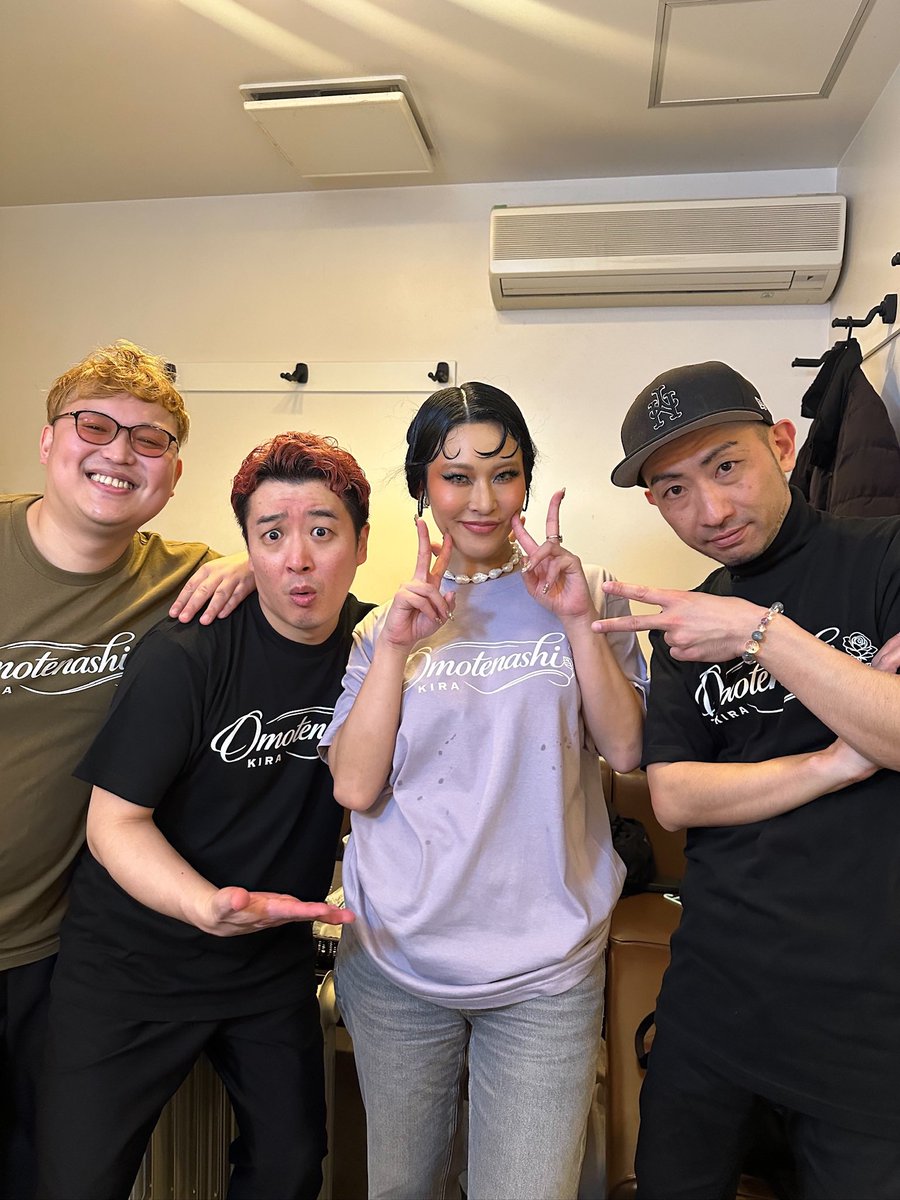 AKIRAdaBeatz's tweet image. KIRAちゃん初のバースデーライブ🎂
ドラム&amp;amp;バンマス&amp;amp;マニピで参加致しました🙏✨
大阪でめちゃくちゃお世話になったKIRAちゃんとまたLive出来て光栄な夜でした🌉
COBAさんとしょうちゃんもまじ最幸でした！
KIRAちゃんおめでとう🎊
#KIRA #なにわのグランデ #なにわのビヨンセ