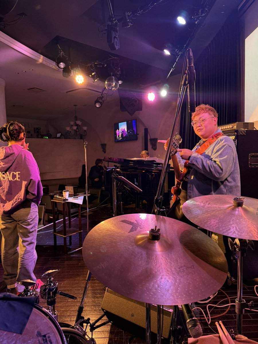 AKIRAdaBeatz's tweet image. KIRAちゃん初のバースデーライブ🎂
ドラム&amp;amp;バンマス&amp;amp;マニピで参加致しました🙏✨
大阪でめちゃくちゃお世話になったKIRAちゃんとまたLive出来て光栄な夜でした🌉
COBAさんとしょうちゃんもまじ最幸でした！
KIRAちゃんおめでとう🎊
#KIRA #なにわのグランデ #なにわのビヨンセ