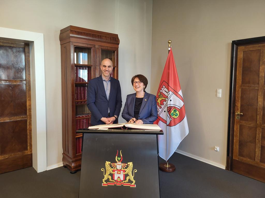 Adriana Stanescu tweet media