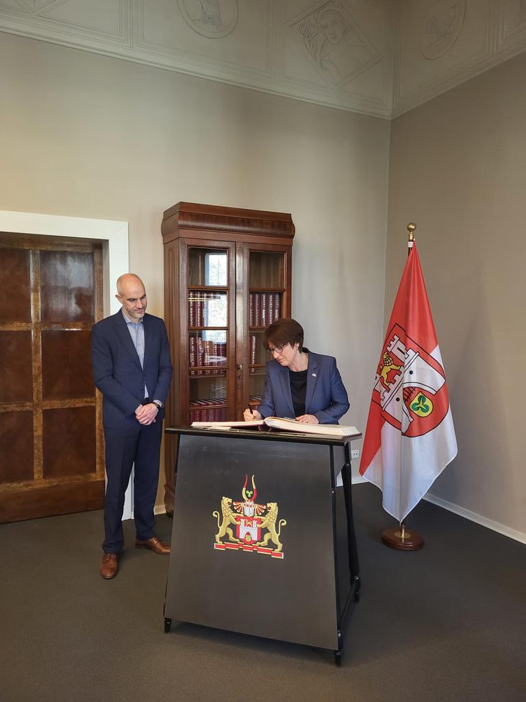 Adriana Stanescu tweet media