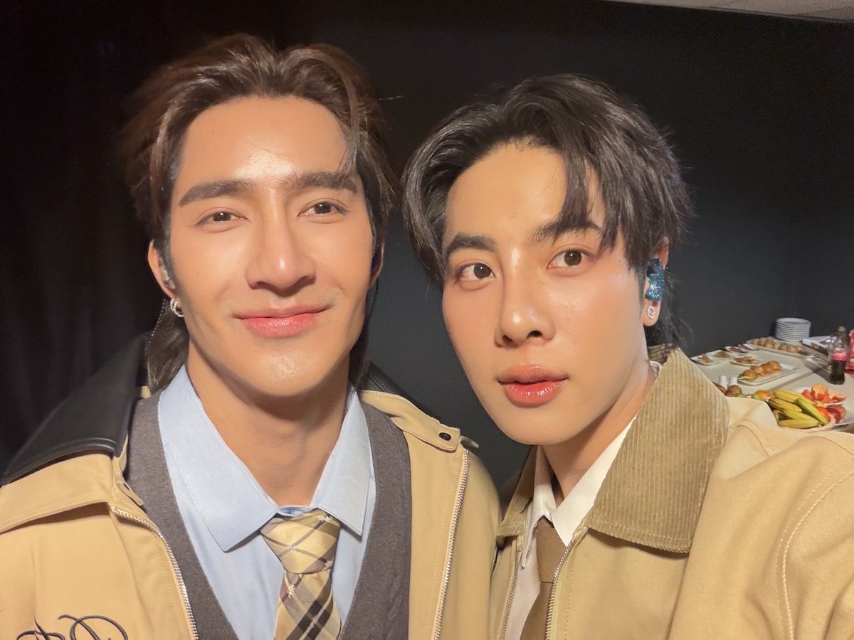 Earth Pirapat 🌏 tweet media