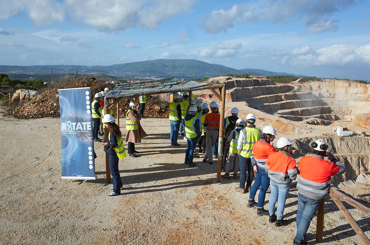 ROTATE_PROJECT tweet media