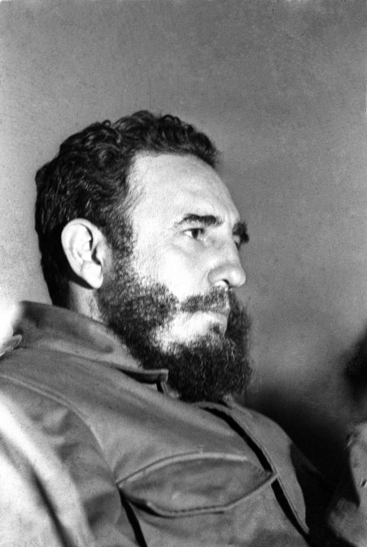 De #FidelPorSiempre
"(…) para el revolucionario el "no puedo" no existe, para el revolucionario no hay obstáculo imposible de vencer, para el revolucionario no hay tarea social imposible (…)”.
#CubaEstáFirme 
#SanctiSpíritusEnMarcha