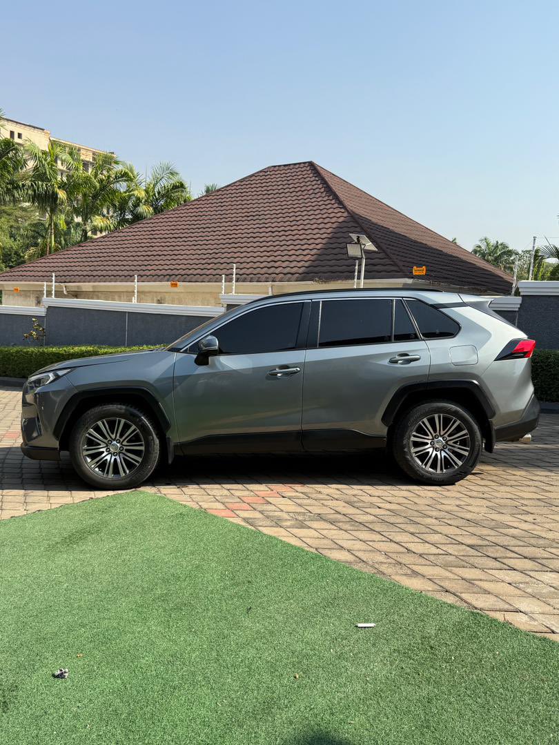 thpm_ety's tweet photo. 🚗 Toyota Rav4 2019 – Low Mileage – Abuja – ₦25.5M
Mileage: 25,373 | First body | Excellent condition | Smooth AC
DM/WhatsApp if serious – won’t last long!
#ToyotaRav4 #UsedCarsabuja #CarsForSale #TokunboCars https://t.co/Y64hOHF7SV