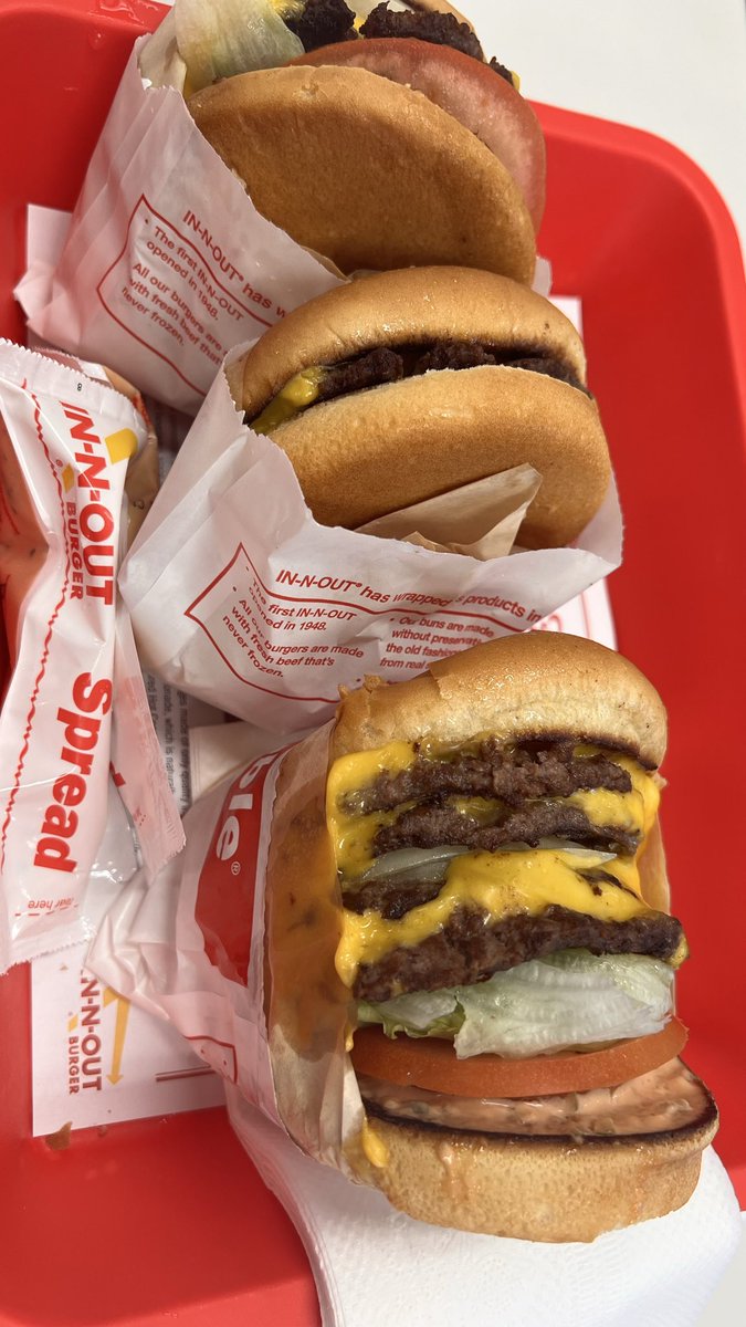 lerayons's tweet photo. Thank you, Tío Sam 🇺🇸 🙂‍↕️🍔❤️ https://t.co/LYd7glYVp6
