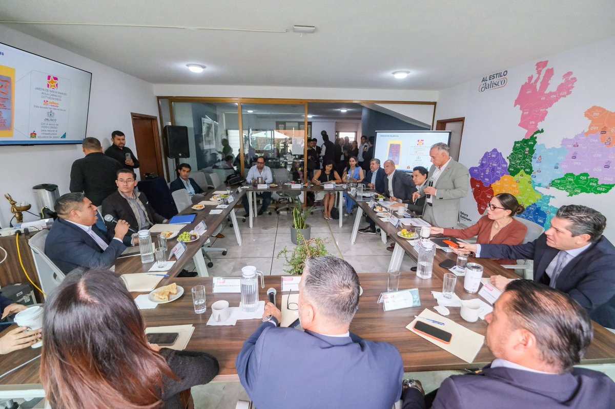 Alberto Esquer tweet media