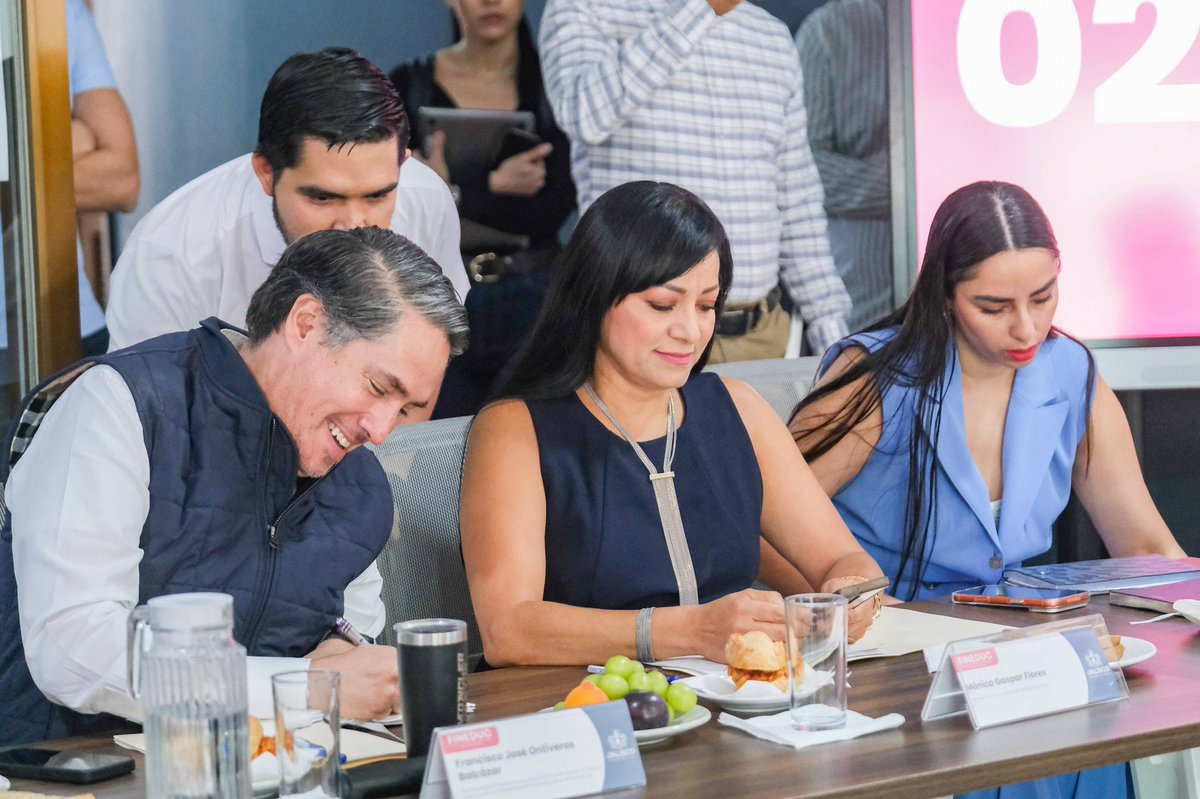 Alberto Esquer tweet media