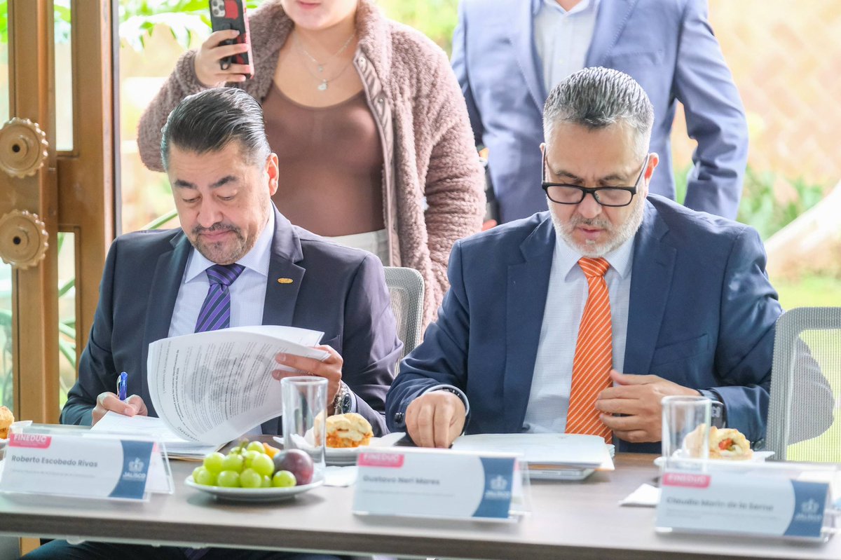 Alberto Esquer tweet media