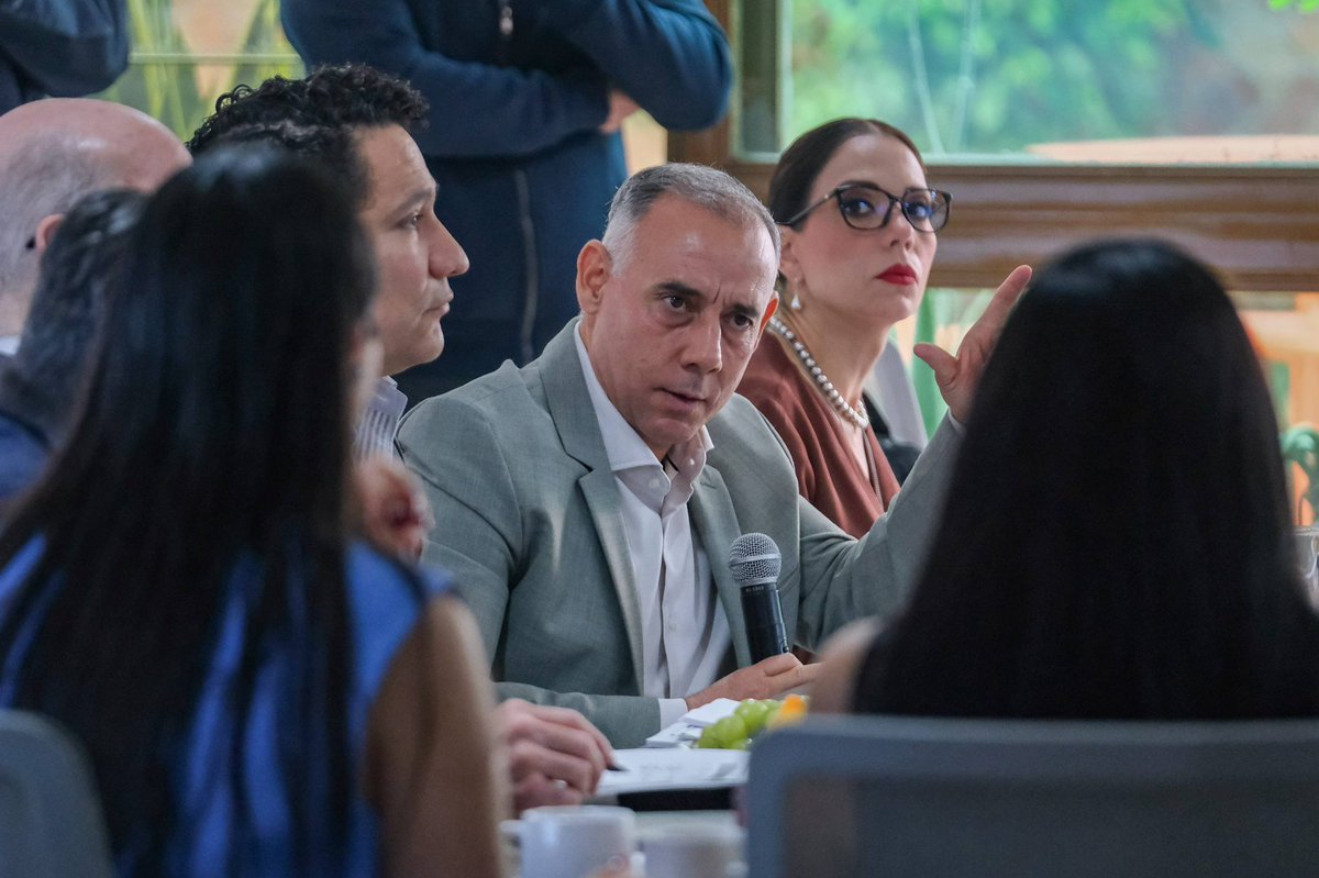 Alberto Esquer tweet media