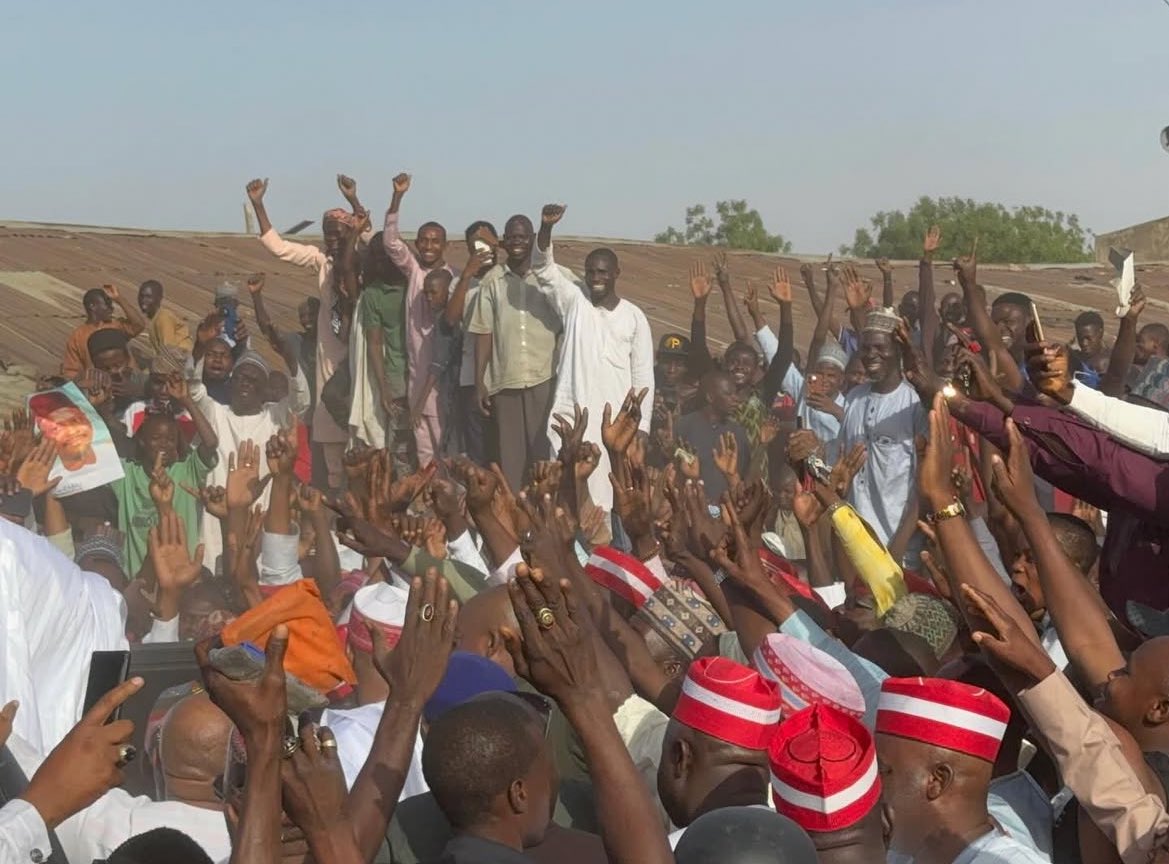KTGMovement001's tweet photo. Mai Girma Jagora Sen. Rabiu Musa Kwankwaso Yayin Ziyarar Jaje kasuwar Yan Katako Rijiyar Lemo!🔥🔥🔥 https://t.co/9IDSz5E7c1