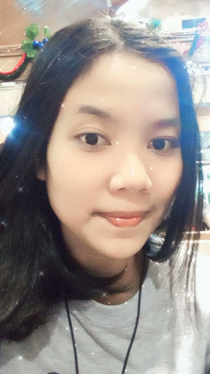 SipahutarYohana's tweet photo. 3 Photos in church &amp; 1 photo on campus 🫸🫷❤️
#cantik 
#centil 
#cewekcantik 
#intinyakacamata 
#gaya 
#gadis 
#Izin https://t.co/UBLMfAHlIm