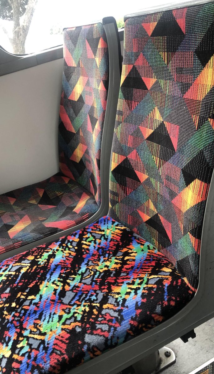 Le_garchwing's tweet photo. @31Yoann13 @lequipe Oui on est clairement sur un motif siège de bus... Quelle tristesse. https://t.co/mWo1kjbK6r