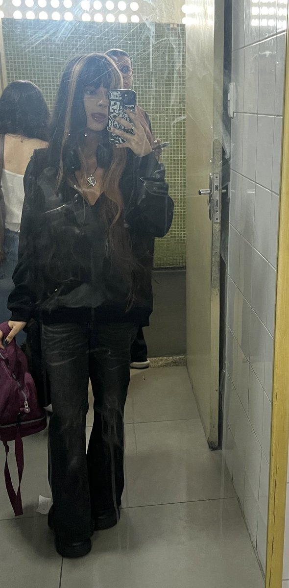 ria 𖤓 (-6/10) tweet media