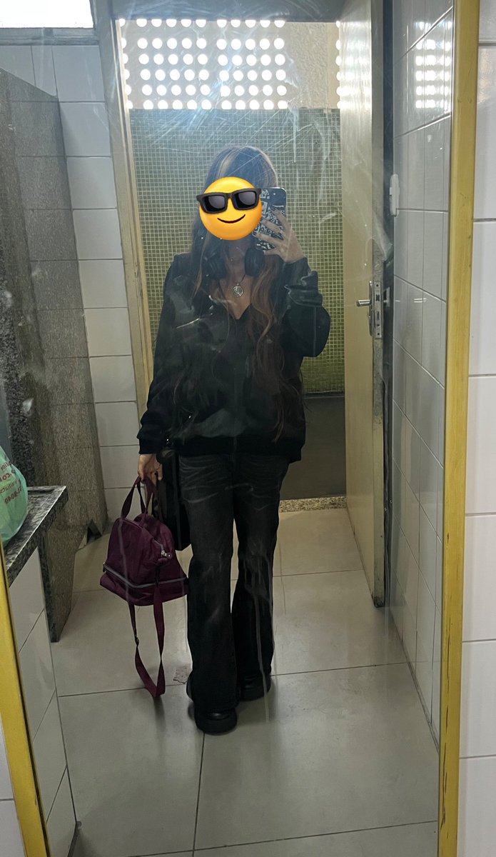 ria 𖤓 (-6/10) tweet media