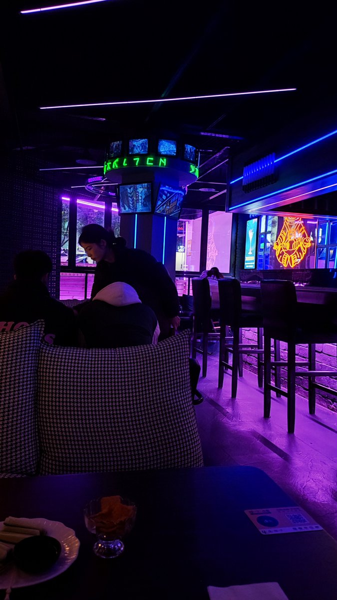 jayne white tweet media