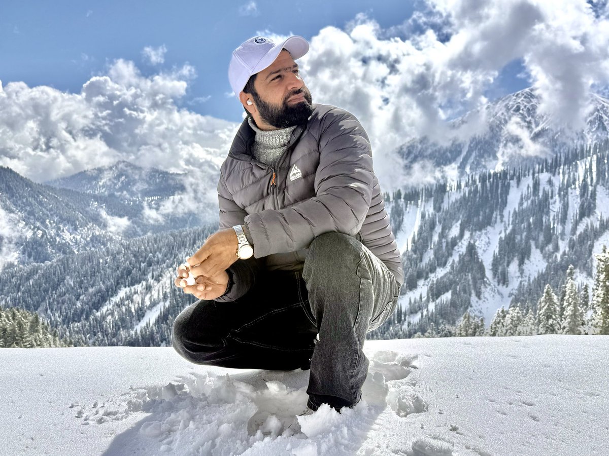 AmirAzizMir's tweet photo. #SadhnaTop https://t.co/2Mh0yLN9nD
