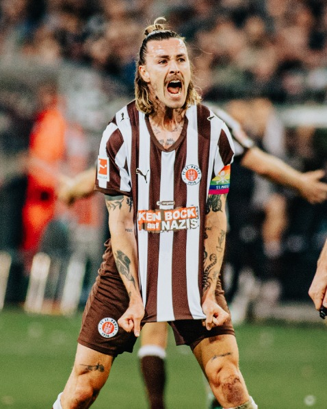 Antifa_Ultras tweet media