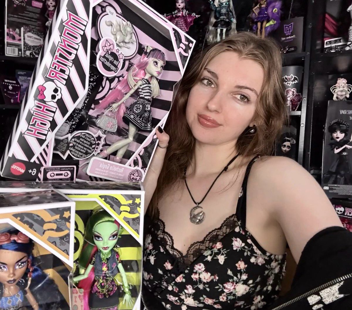 Tara 🎀🦇 tweet media