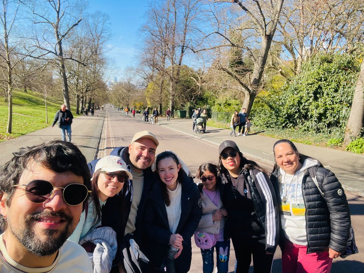 EmpFamiliasUK's tweet photo. 🌿✨ Successfully launched the first Walk &amp; Talk as part of their Be Well Hub programme! ✨🌿

With sunny skies ☀️, several families came together for a gentle walk that became so much more 🚶‍♀️🚶‍♂️💚

#Wellbeing #MentalHealth #Walks #LatinCommunity #London #BeWellHub #SouthLondon https://t.co/SJP2NIq4oN