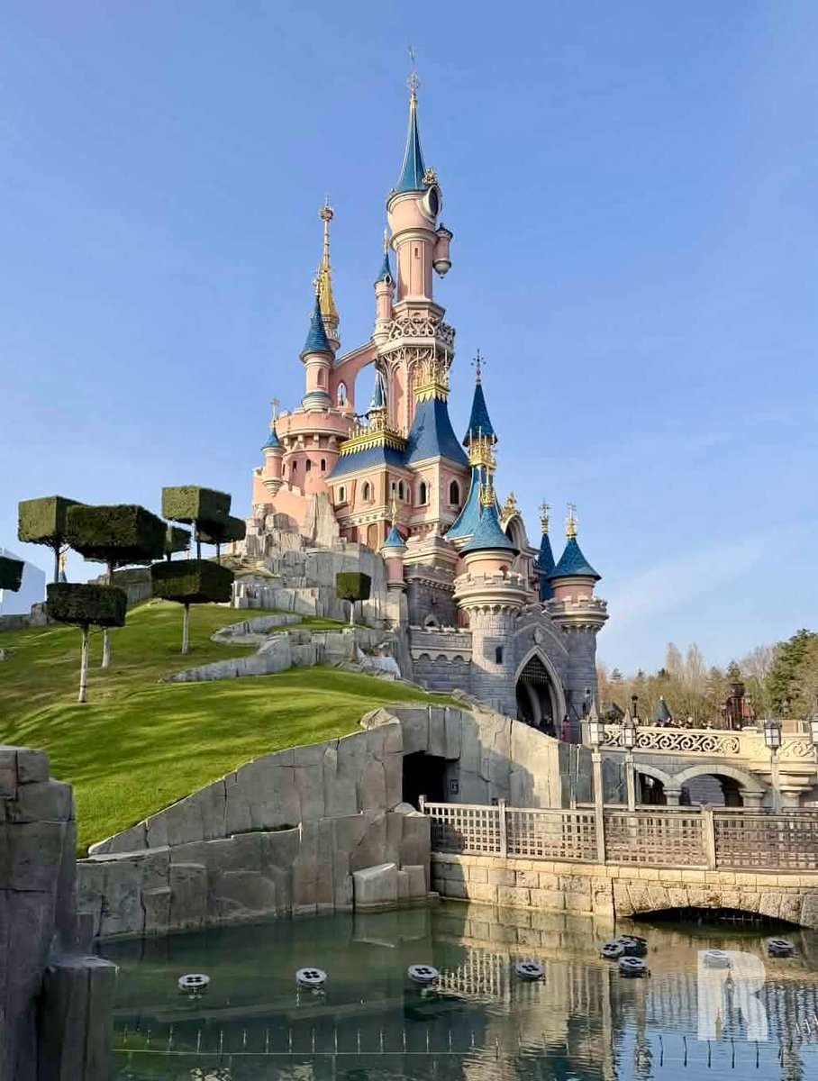 DLPReport's tweet photo. ✨🏰✨ https://t.co/D8fdRbEKBZ
