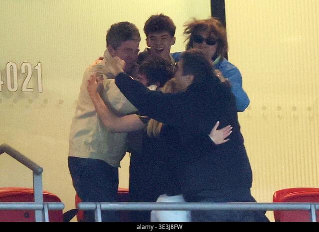 ESTA ES LA FAMILIA QUE TUVISTE ALEJADA POR 16 AÑOS YOLANDA HADID ESCOCESA