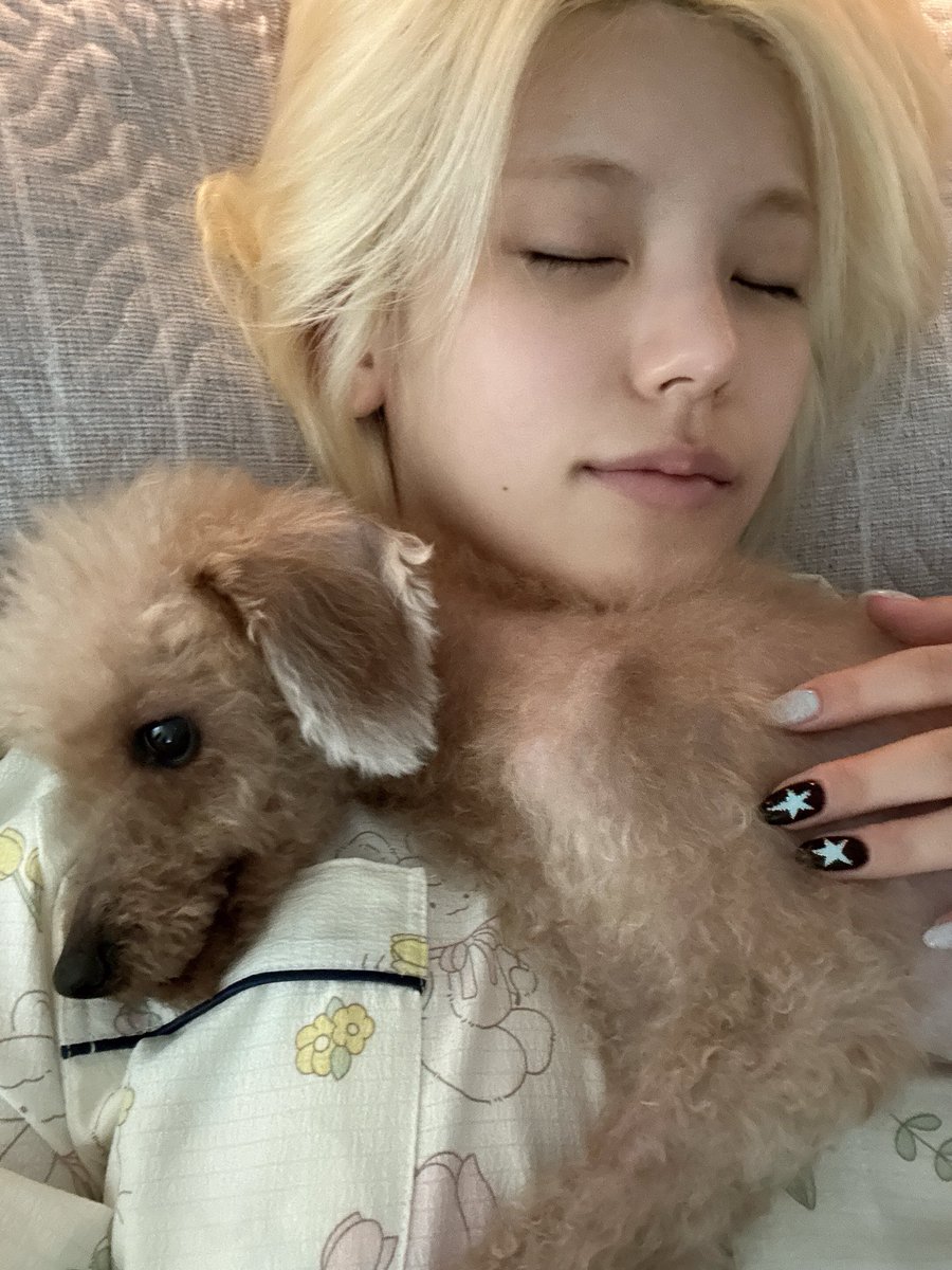 yeji bubble 🖤 tweet media