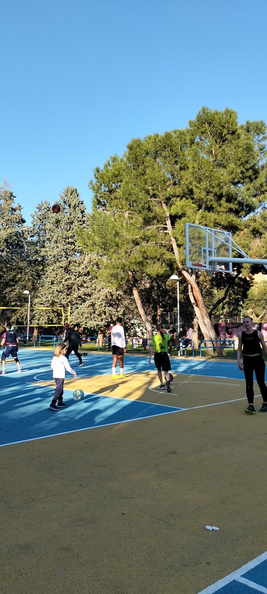 AV. La Incolora tweet media