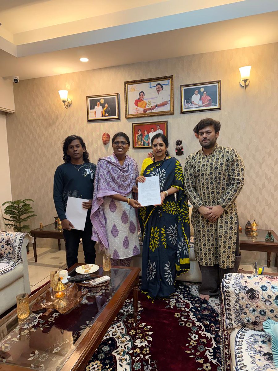 thirunangai's tweet photo. Today we met our comrade, a constant supporter of my trans community, Tmt. @ThamizhachiTh, to support our #RejectTransBill2026 campaign. She assured us of the entire DMK's solidarity with the community. Thanks, Tholar.
#transrightsnow #transrightsarehumanrights🏳️⚧️ https://t.co/5Opq2EFbpC