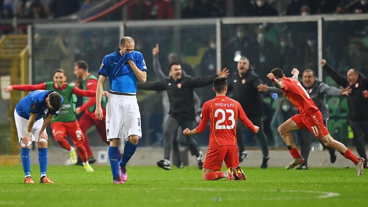 Ilbosseus21's tweet photo. Essere tifosi dell'Inter e della Nazionale italiana post 2021 non lo auguro nemmeno al mio peggior nemico.

Un'agonia perpetua e lancinante.

Quando finirà tutto ciò? @Josenerazzurro @zioantunello__ @lautariano100 @Colinterista @alessandro9_9 @Gia__mped @FrancoisCitron https://t.co/xgnYhRq7DM