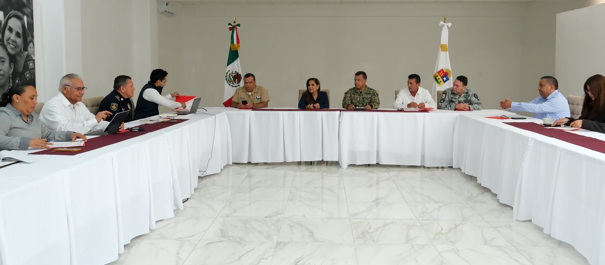 Trabajamos todos los días en la Mesa de Seguridad, en coordinación con los tres órdenes de gobierno, la Fiscalía General del Estado y el Poder Judicial, para seguir fortaleciendo la paz en #QuintanaRoo.

Hoy actuamos con protocolos claros y oportunos: ante el reporte de una