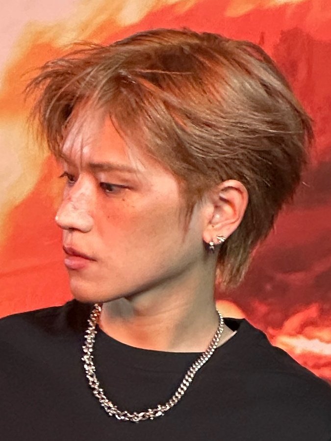 (.¬ ¬ ) tweet media