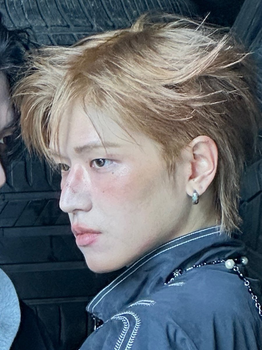 (.¬ ¬ ) tweet media