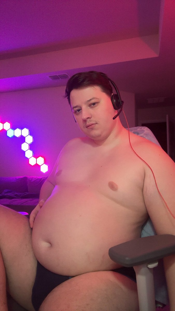 THE fattest twink 🤭 (+115 pounds) tweet media